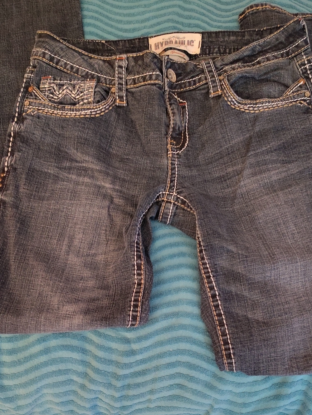 Hydraulic Blue Washed Denim Jeans with Contrast White And Grey Stitching